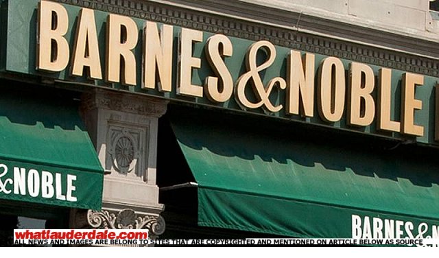 Barnes & Noble holiday sales edge up
